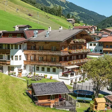 Отель Garni Hanslerhof 